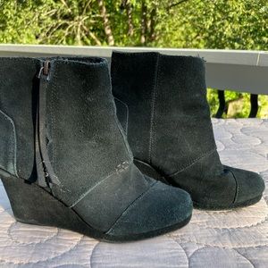 TOMS BLACK WEDGE